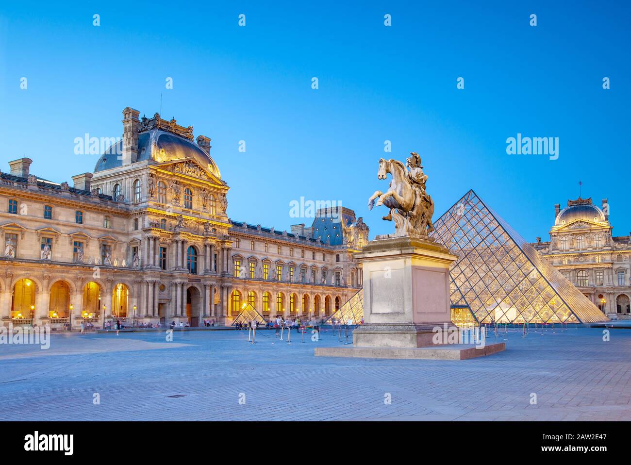 night scene of the Louvre Museum in Paris Stock Photo