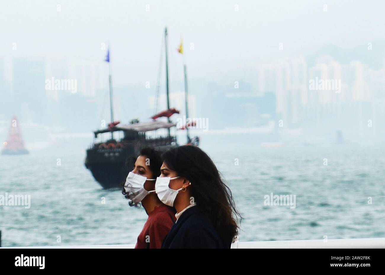 Hong Kongers wearing surgical masks during the Wuhan Corona Virus ...