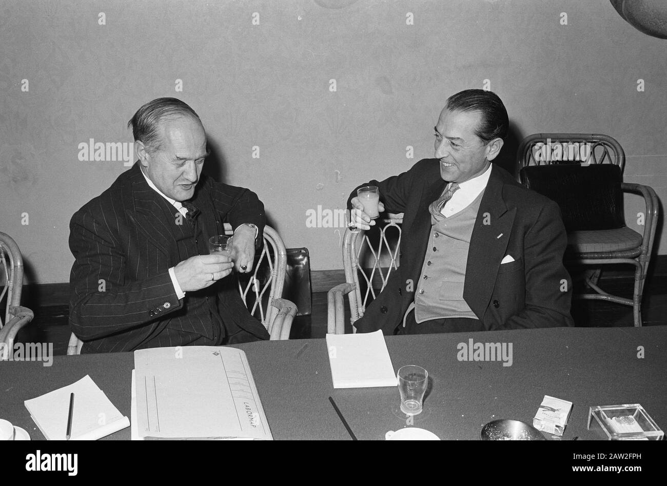 Press conference of KNRV where the new KLM director EH Larive was present, speaking to Esquire H. Reuchlin (Director) HAL, No. 30 Larive (head). / Date: January 9, 1963 Keywords: directors, interviews, press conferences Person Name: EH Larive, H. Reuchlin, Hall, Larive, Hans Stock Photo