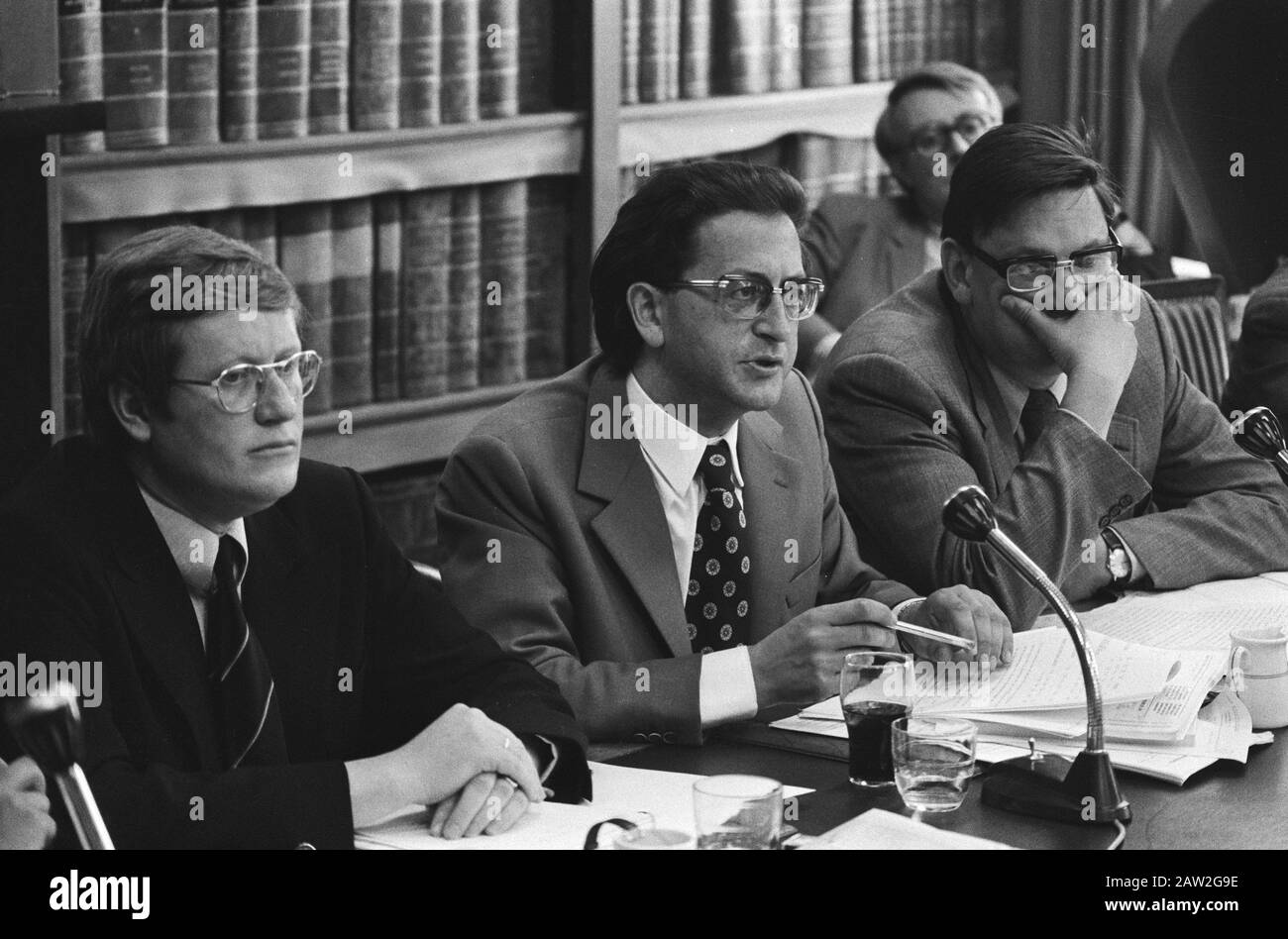 Press conference VVD associated with alternative savings proposals for 1980 v.l.n.r. Wiegel, Prof. A. Pais and Van Ardenne Date:.. June 17th, 1976 Keywords: press conferences Institution Name: VVD Stock Photo
