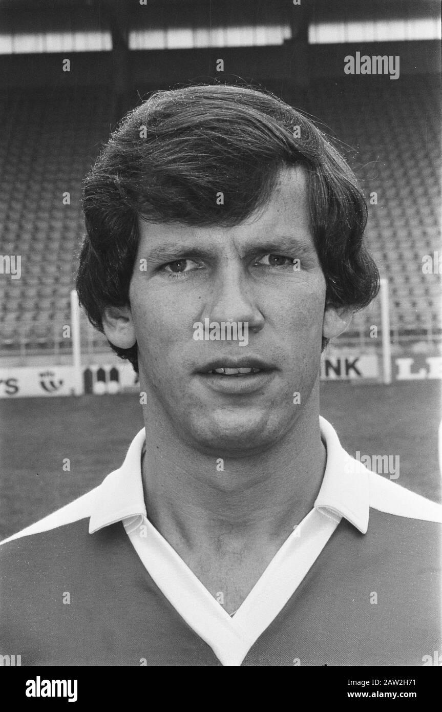 Press Day FC Utrecht: A selection: Ton du Chatinier Date: July 28, 1984 Location: Utrecht (city) Keywords: portraits, sports, football, soccer Person Name: Chatinier's, Ton du Institution Name: FC Utrecht Stock Photo