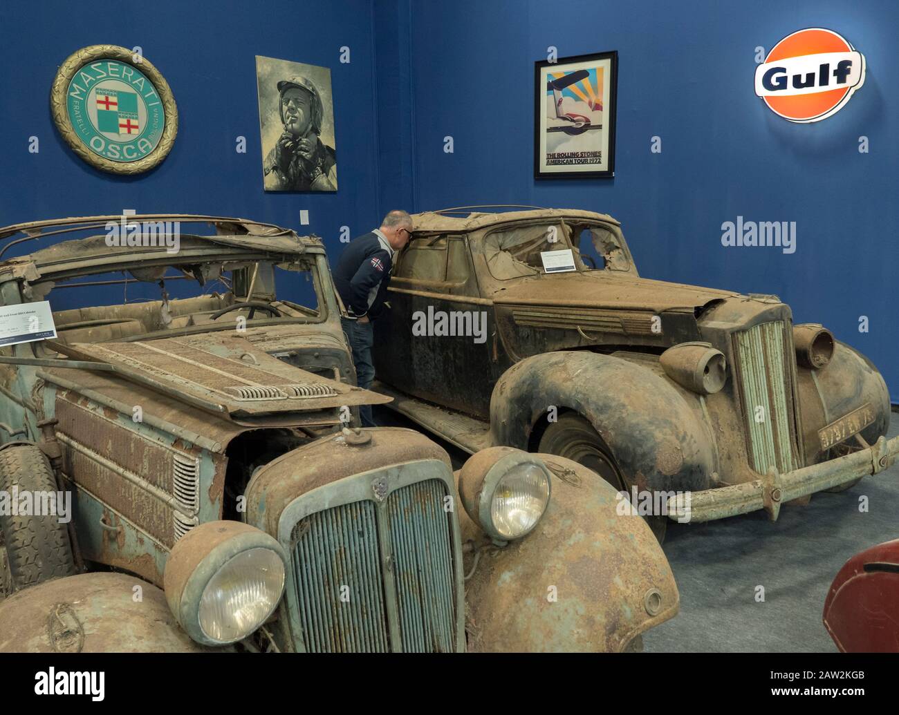 Retromobile Classic Car Show Paris 05 02 2020 Stock Photo Alamy