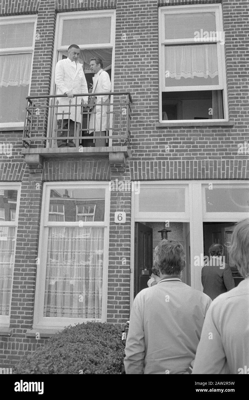 Police investigating house of dead Bertus van Eijk Amsterdam Date: June 25, 1971 Location: Amsterdam, Noord-Holland Keywords: police, housing Stock Photo