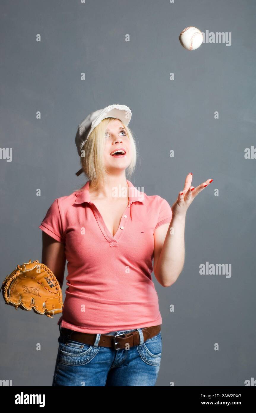 Blond girl in baseball cap hi-res stock photography and images - Alamy