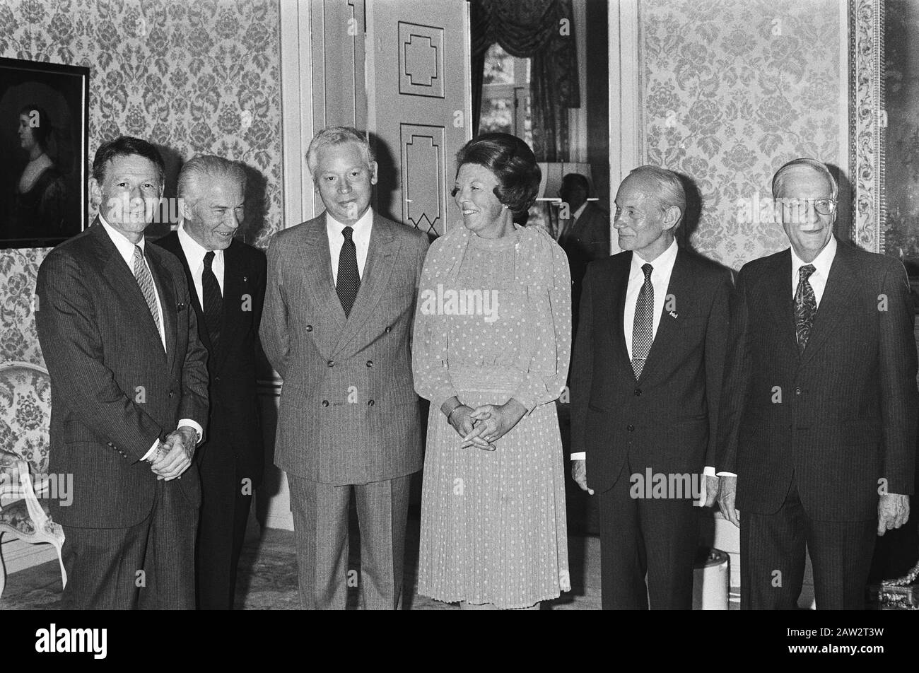 Queen Beatrix receives Nobel laureates  queens, awards, Beatrix (Queen Netherlands) Date: August 31, 1983 Keywords: queens, honors Person Name: Beatrix (Queen Netherlands) Stock Photo