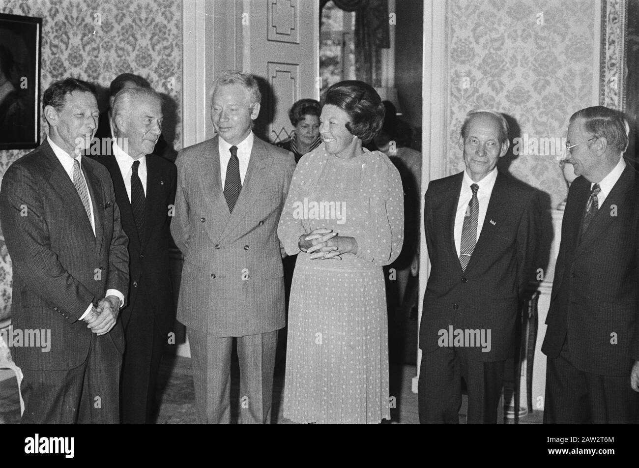 Queen Beatrix receives Nobel laureates  queens, awards, Beatrix (Queen Netherlands) Date: August 31, 1983 Keywords: queens, honors Person Name: Beatrix (Queen Netherlands) Stock Photo