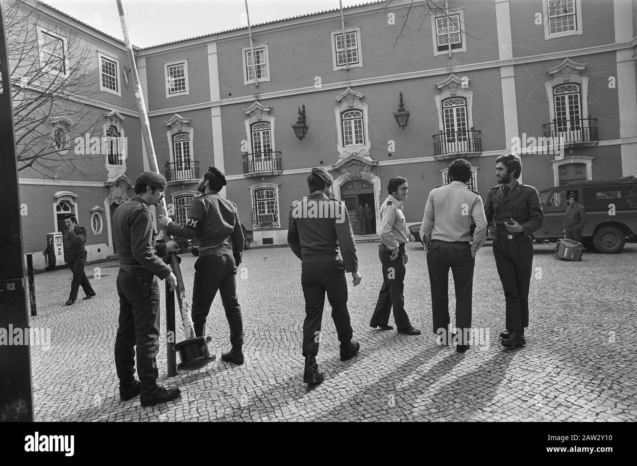 Portugal, politics, streets etc .; street scenes in Lisbon. Soldiers on Praça do Comercio Date: February 11, 1975 Location: Lisbon, Portugal Keywords: soldiers, cityscapes, street scenes Stock Photo