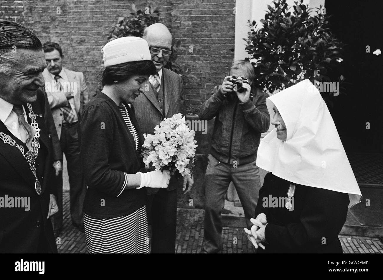 Pr. Margriet attends festivities on the occasion of the completion of the restoration of the Begijnhof in Breda; miscellaneous Date: June 3, 1980 Location: Breda Keywords: restorations Person Name: Marguerite, Princess Institution Name: Beguine Stock Photo