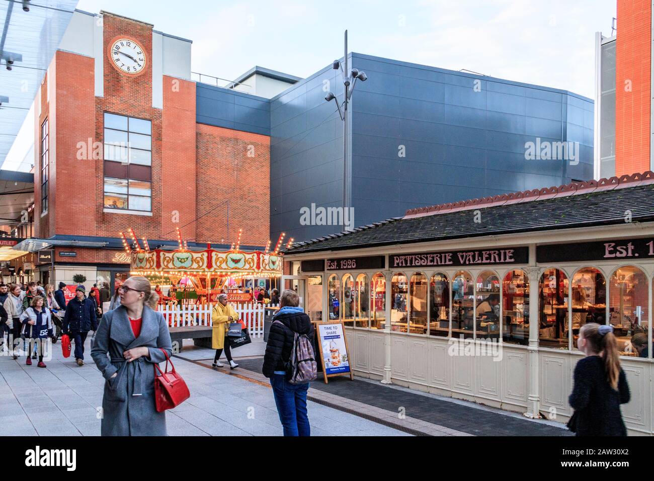 Shopping gunwharf quays portsmouth hires stock photography and images