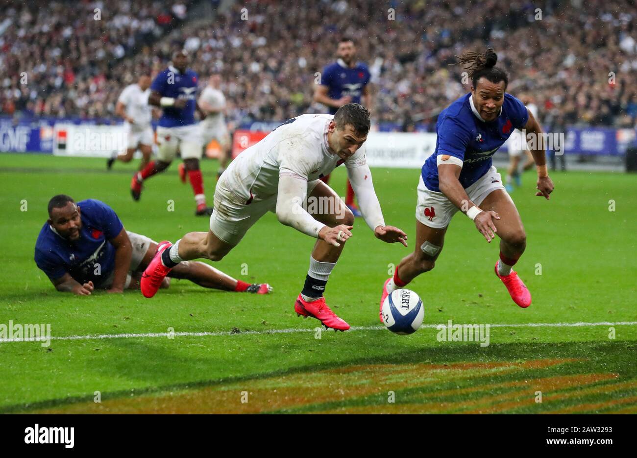 Jonny May of England scores their first try and points of the game France v  England, Guinness 6 Nations Rugby Union, Stade de France, St. Denis, Pa  Stock Photo - Alamy