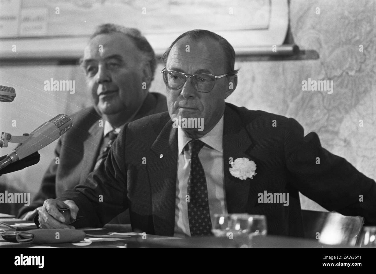 Prince Bernhard arrive at Soesterberg after trip to Australia and ...