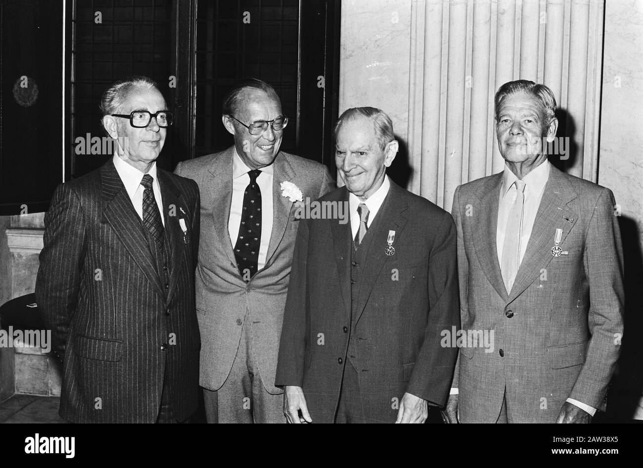 Prince Bernhard handed out carnations silver; Bernhard with v.l.n.r. G. Kuipers, Dr. Horodisch and jonkheer Mr. MWC Young Date:... June 28th, 1978 Keywords: PRINCES, ceremonies Person Name: Bernhard, prince, G. Kuipers Stock Photo