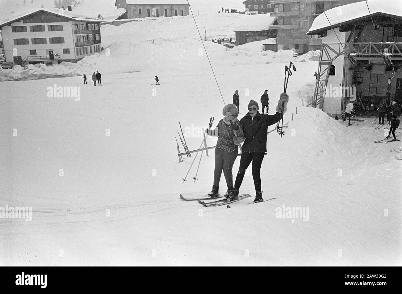 Royal family in Lech. Queen Juliana and Prince Bernhard let himself into the top mountainside. Queen Juliana of the skis Date: March 4, 1968 Location: Lech Keywords: families, queens, skis Person Name: Bernhard, prince, Juliana (queen Netherlands) Stock Photo