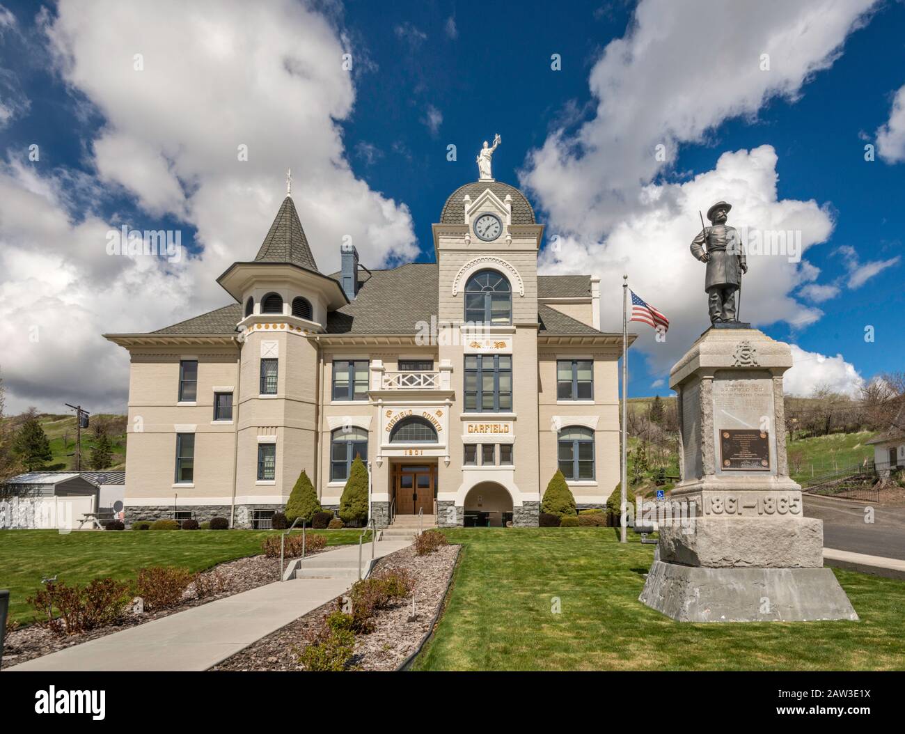 Garfield County Courthouse, 1901, Late Victorian style, Civil War Monument, 2000, in Pomeroy