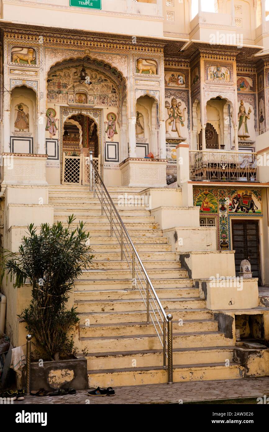 India, Rajasthan, Shekhawati, Mandawa, Raghunath Temple steps Stock Photo
