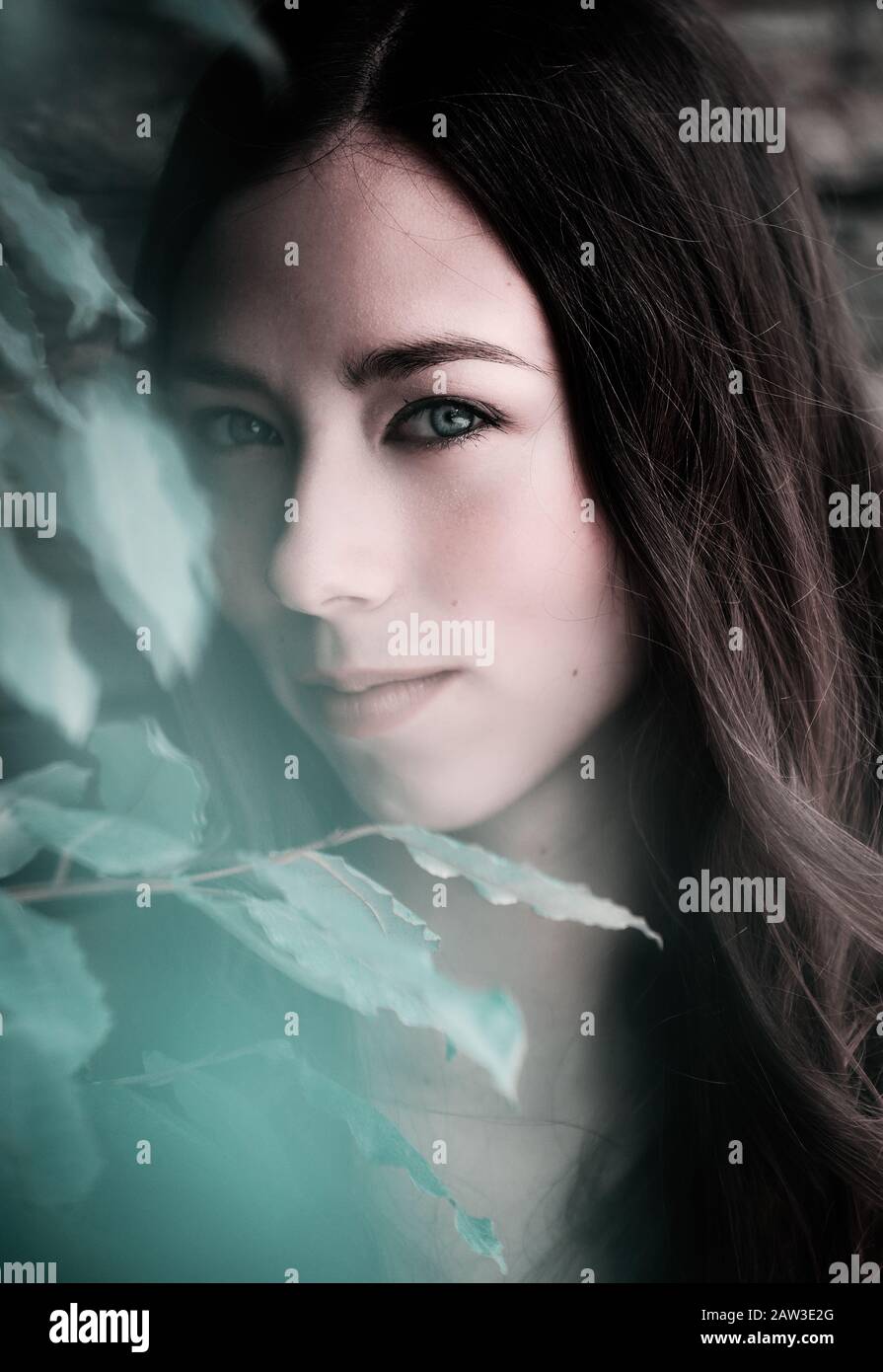Portrait of a beautiful young woman Stock Photo - Alamy