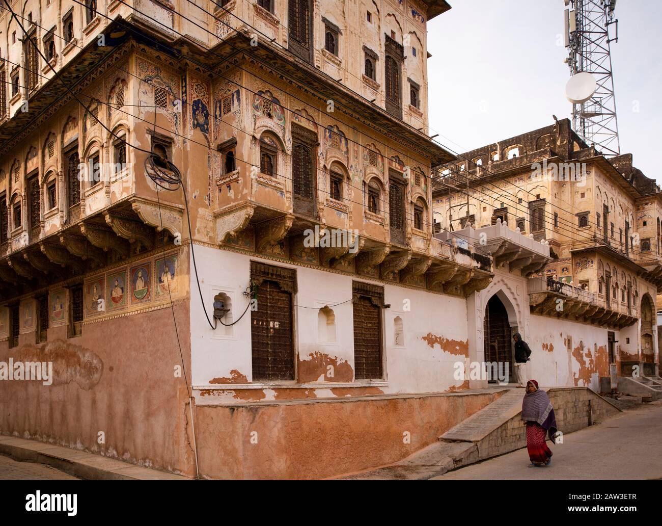 India, Rajasthan, Shekhawati, Mandawa, decorated haveli with jettied upper floor and wooden window shutters, being restored as heritage hotel Stock Photo