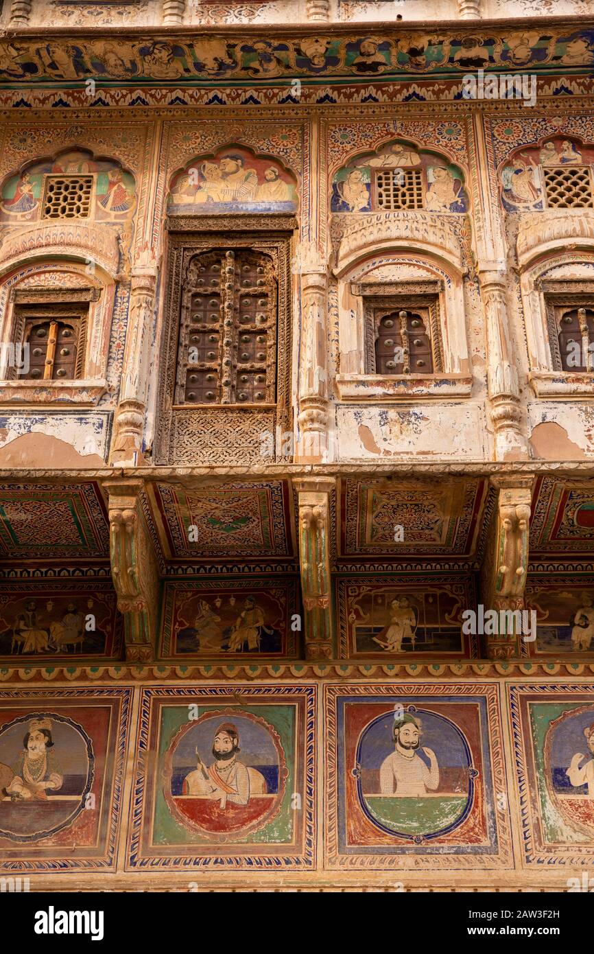 India, Rajasthan, Shekhawati, Mandawa, painted walls and jettied upper floor of decorated haveli being restored as heritage hotel Stock Photo