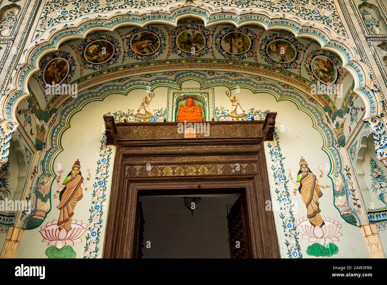 N10589India, Rajasthan, Shekhawati, Mandawa, decorated doorway of Harlaklka Haveli, newly restored heritage hotel Stock Photo