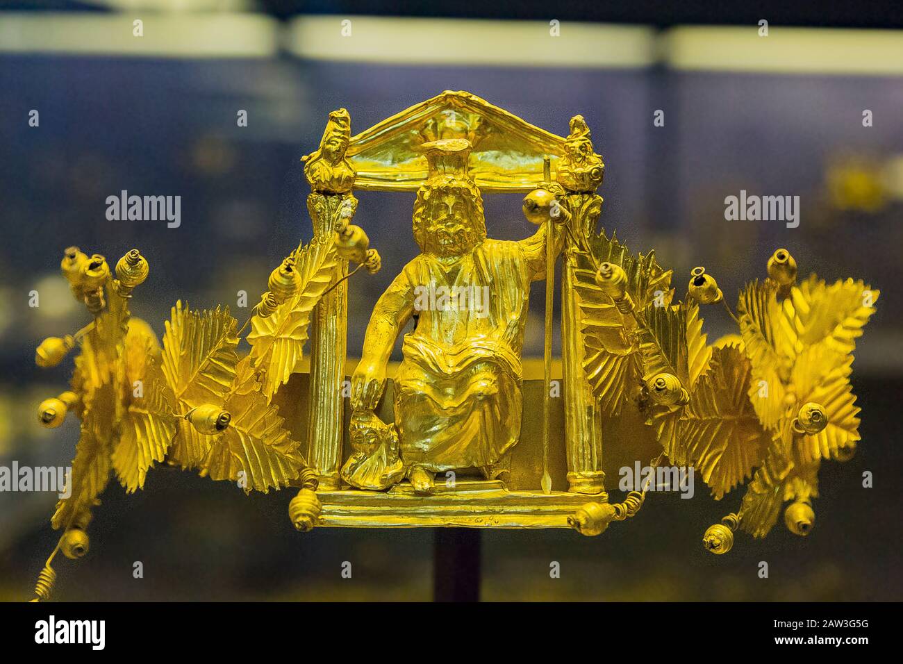 Egypt, Cairo, Egyptian Museum, diadem belonging to the treasure of Dush, found in a cache in Dush temple. Roman Period, in gold. The god Serapis. Stock Photo