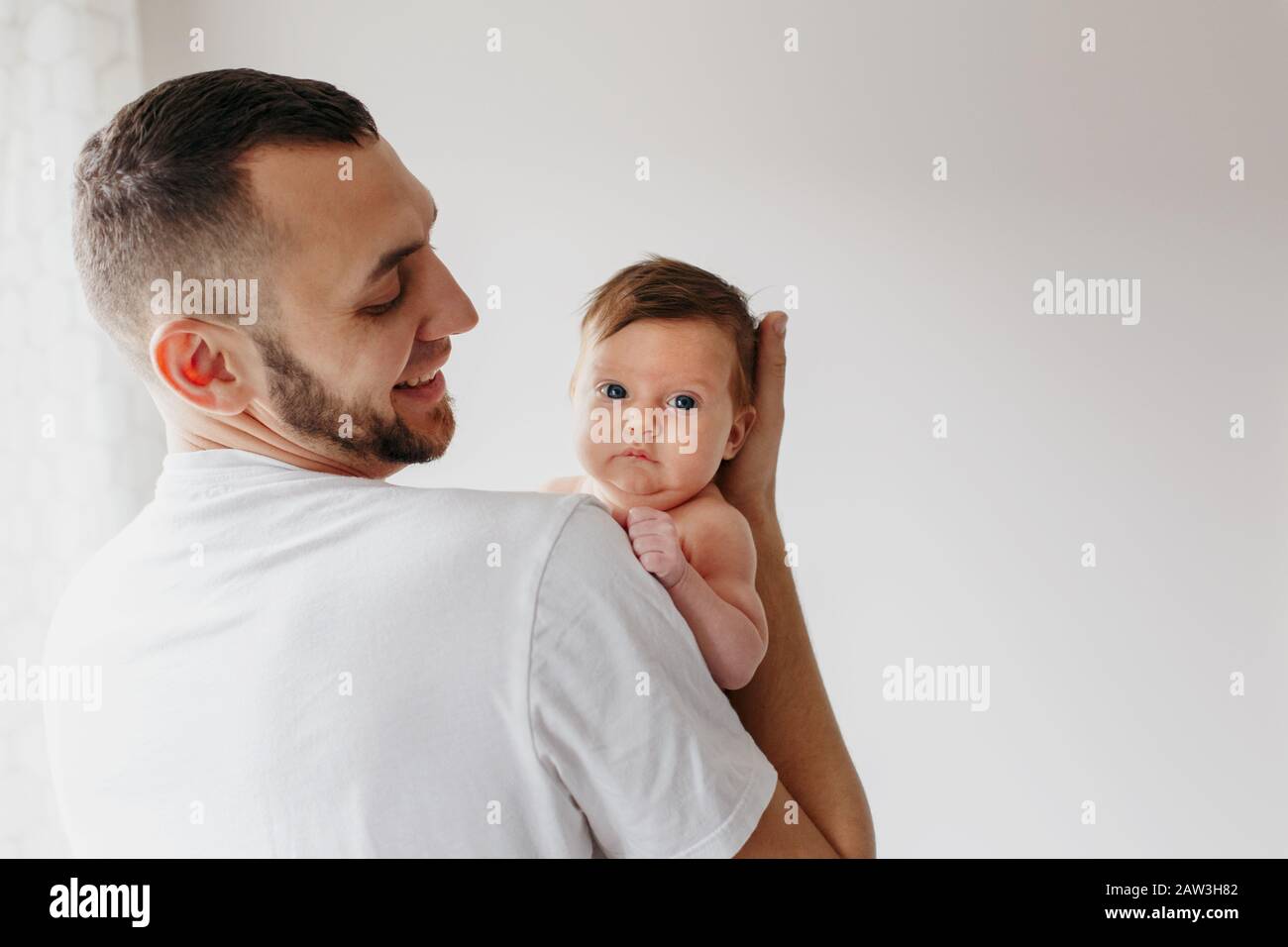Happy Caucasian father holding newborn baby. Male bearded man parent ...