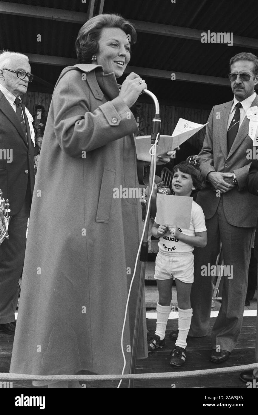 The Swallows Youth Action Zeist is bijgewooond by Princess Beatrix  Princess Beatrix speaks participants to date: September 15, 1979 Location: Utrecht (prov), Zeist Keywords: youth, princesses, sports, speeches, football Person Name: Beatrix, princess Stock Photo