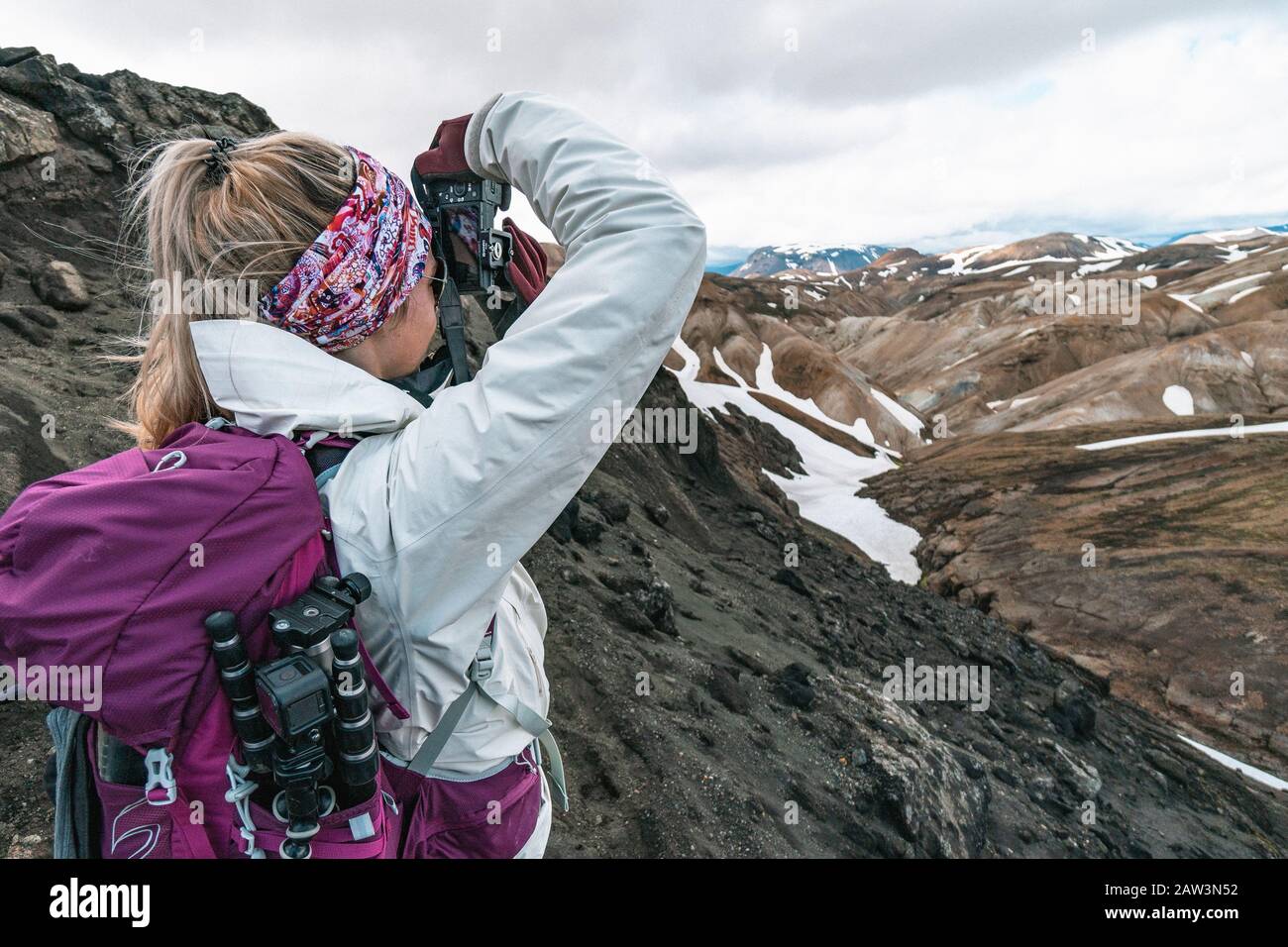 Female photographer nature hi-res stock photography and images - Alamy