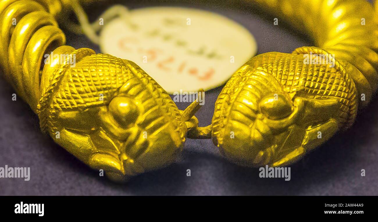 Egypt, Cairo, Egyptian Museum, a bracelet with snake heads, unknown provenance, Ptolemaic or Roman period,  gold. Stock Photo
