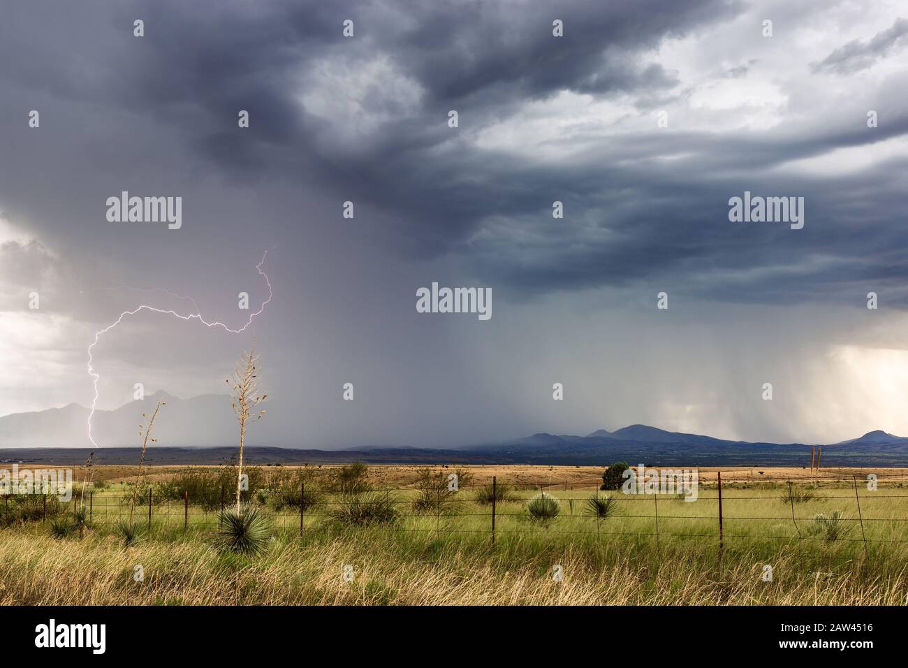 Lightning Flashes High Resolution Stock Photography and Images Alamy