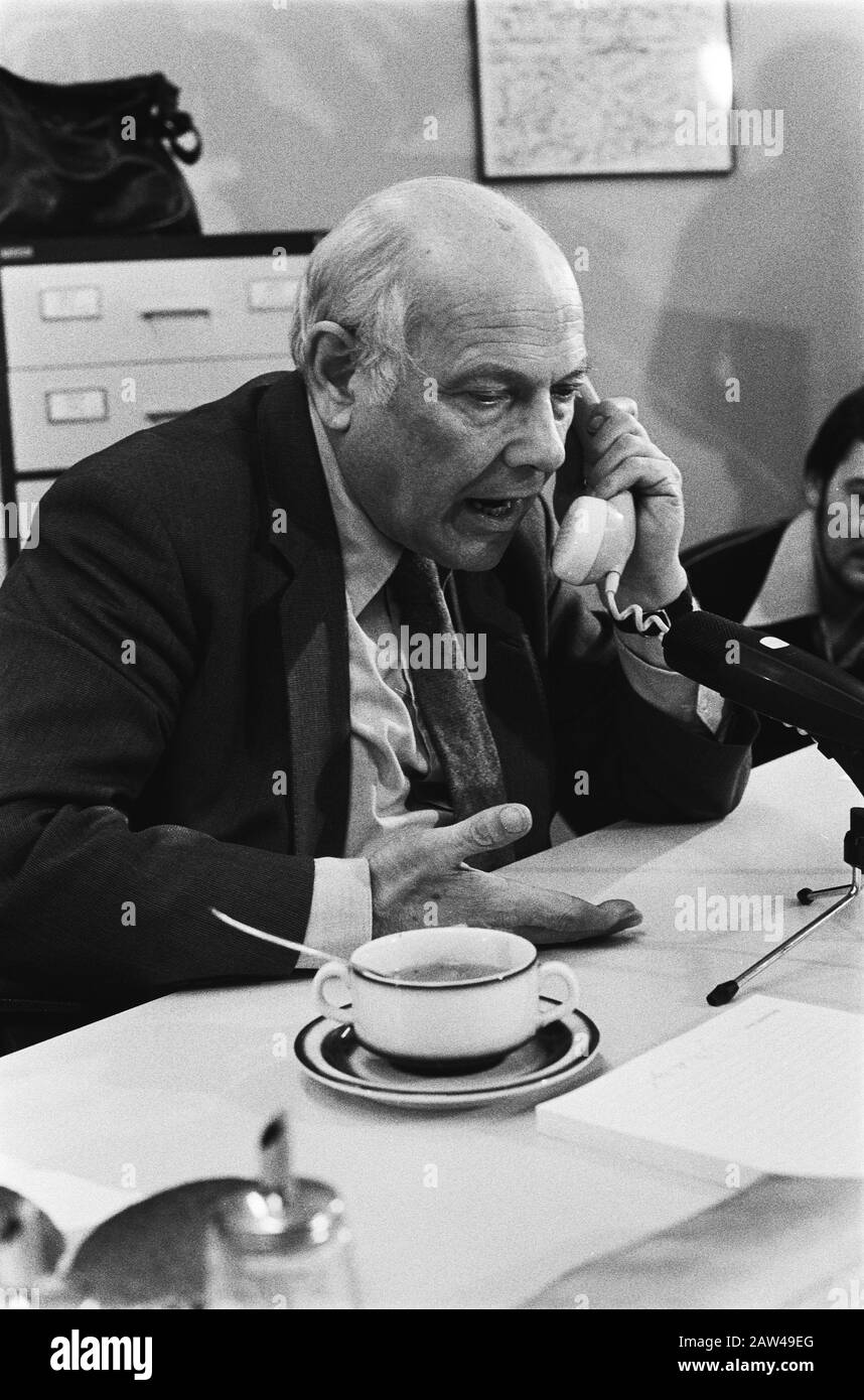 PvdA top members answered the phone at office party PvdA in Amsterdam. Minister Den Uyl on the phone Date: March 11, 1982 Location: Amsterdam, Noord-Holland Keywords: ministers, political parties Person Name: Uyl, Joop den Stock Photo