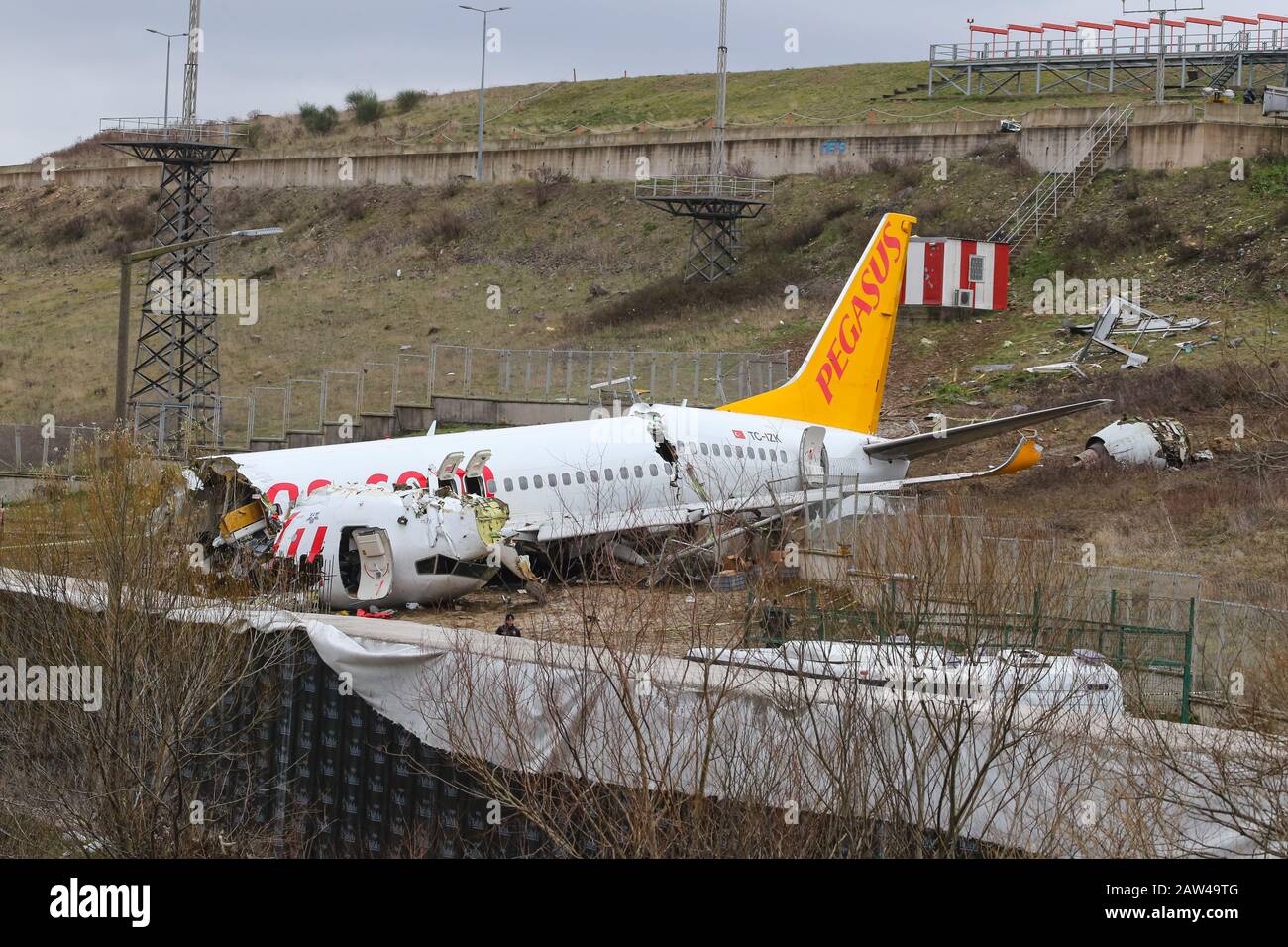 ISTANBUL, TURKEY - FEBRUARY 06, 2020: Pegasus Airlines Boeing 737-86J (CN  37742) crashed in Sabiha Gokcen Airport during landing Stock Photo - Alamy