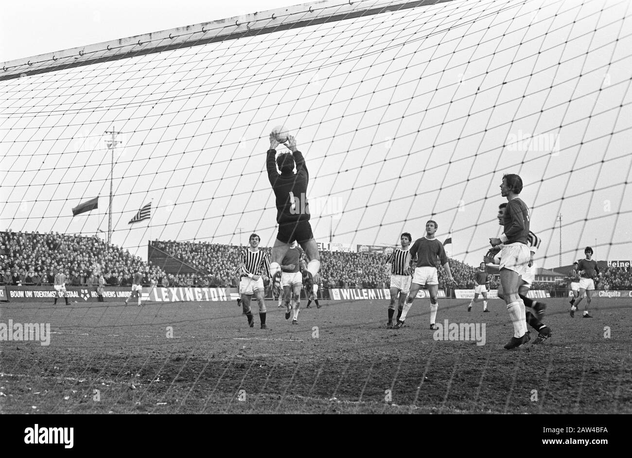 RCH against Vitesse 1-0. Game Time for the purpose of RCH Date: January 5, 1969 Location: Heemstede Keywords: sport, football Institution Name: RCH, Vitesse Stock Photo