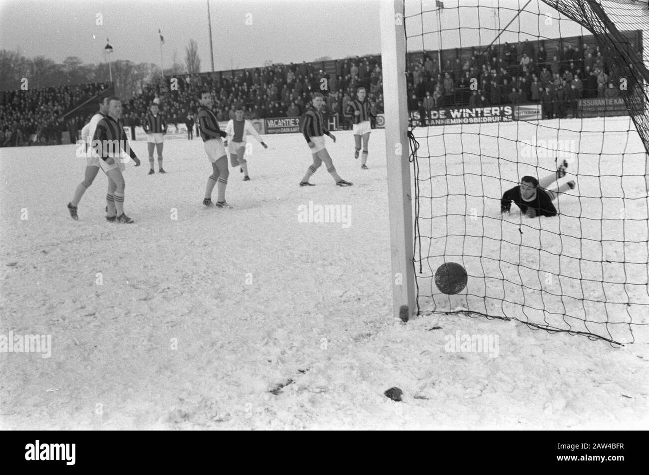 RCH against Ajax 5-2. The Ajax youth player Crist scored, goalkeeper Van der Shields beaten Date: February 17, 1963 Keywords: goalkeepers Institution Name: AJAX Stock Photo