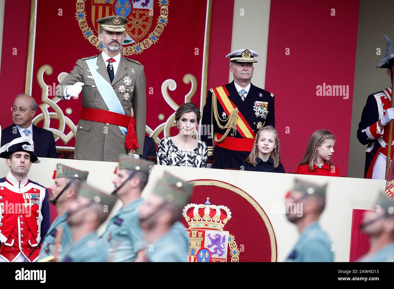 (L-R) King Felipe VI of Spain, Queen Letizia of Spain, Princess Leonor of Spain and Princess Sofia of Spain attend the National Day military parade. O Stock Photo