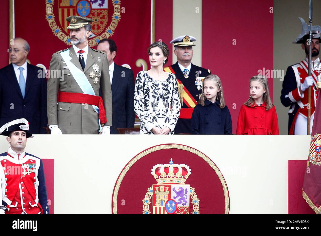 (L-R) King Felipe VI of Spain, Queen Letizia of Spain, Princess Leonor of Spain and Princess Sofia of Spain attend the National Day military parade. O Stock Photo