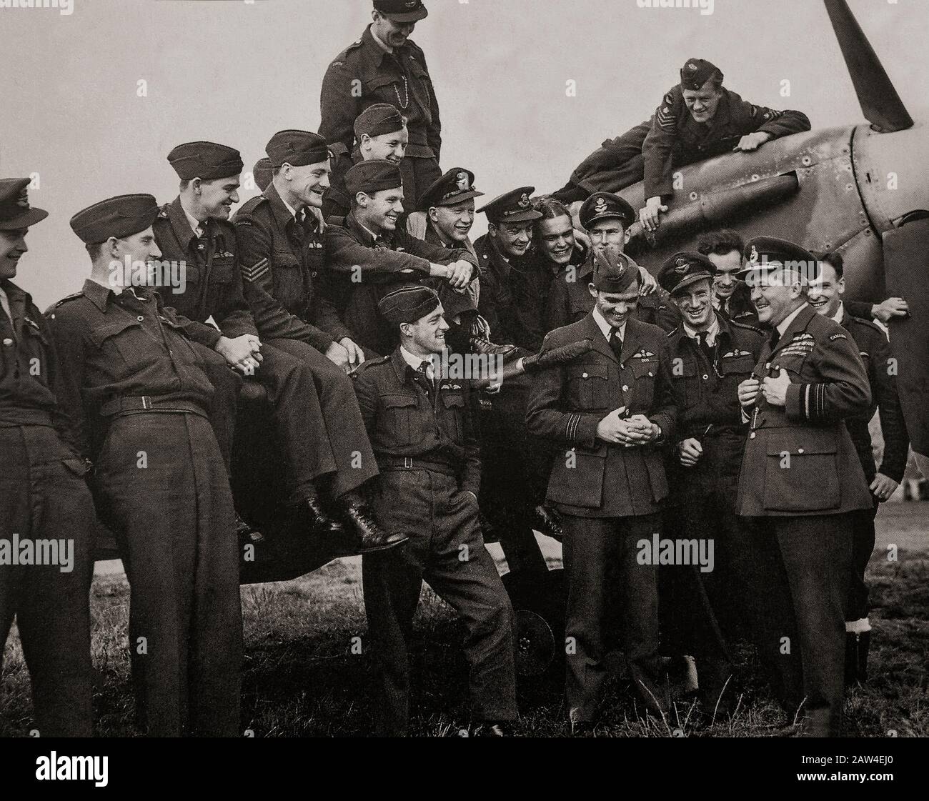 A popular visit to 411 (RCAF) Squadron in Lincolnshire by Air Marshall Billy Bishop, a First World War ace with 72 Victories. The squadron flew Spitfire Vbs over the near continent. Stock Photo