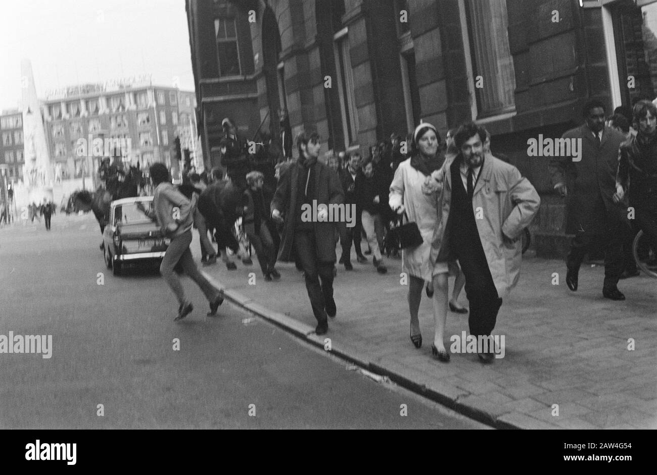 Police at the scene in queen street hi-res stock photography and images ...