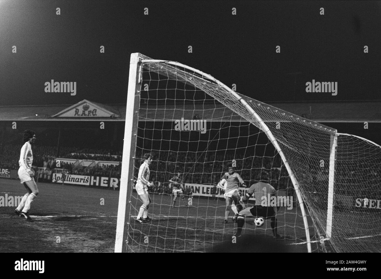 Qualifier Belgium - Netherlands, 0-2  Rep scored the first goal Date: March 26, 1977 Location: Antwerp, Belgium Keywords: goals, soccer, sports Person Name: Rep, Johnny  : Verhoeff, Bert / Anefo Copyright Holder: National Archives Material Type: Negative (black / white) archive inventory number: see access 2.24.01.05 Stock Photo