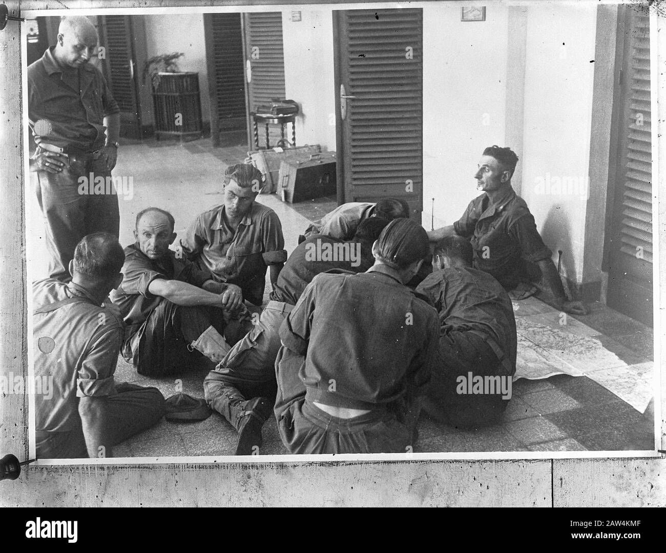 Group soldiers sitting Black and White Stock Photos & Images - Alamy