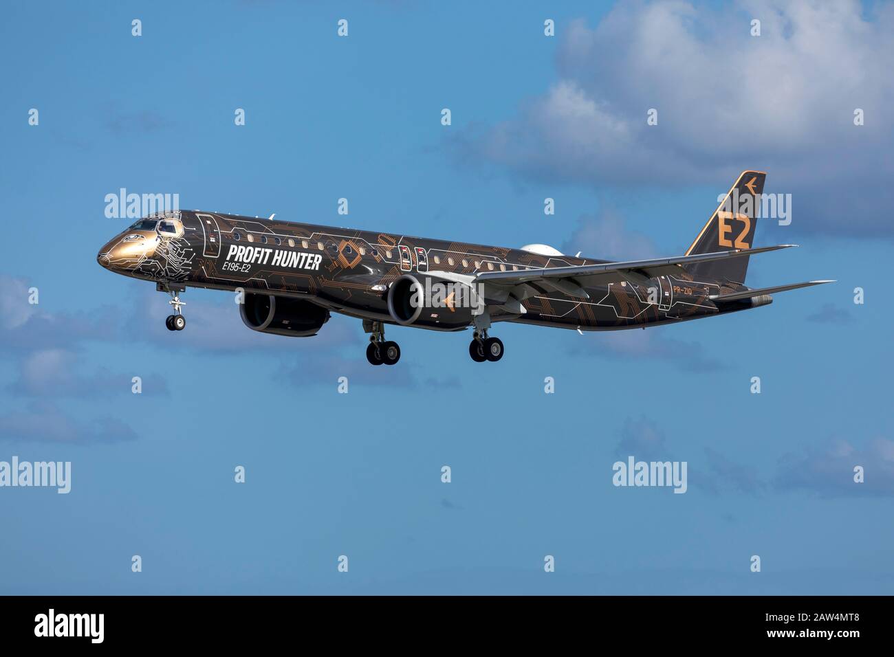 Embraer 195 E2 STD (ERJ-190-400STD) (PR-ZIQ) demonstrator aircaft in special ’The Tech Lion’ livery on its way to Singapore. Stock Photo
