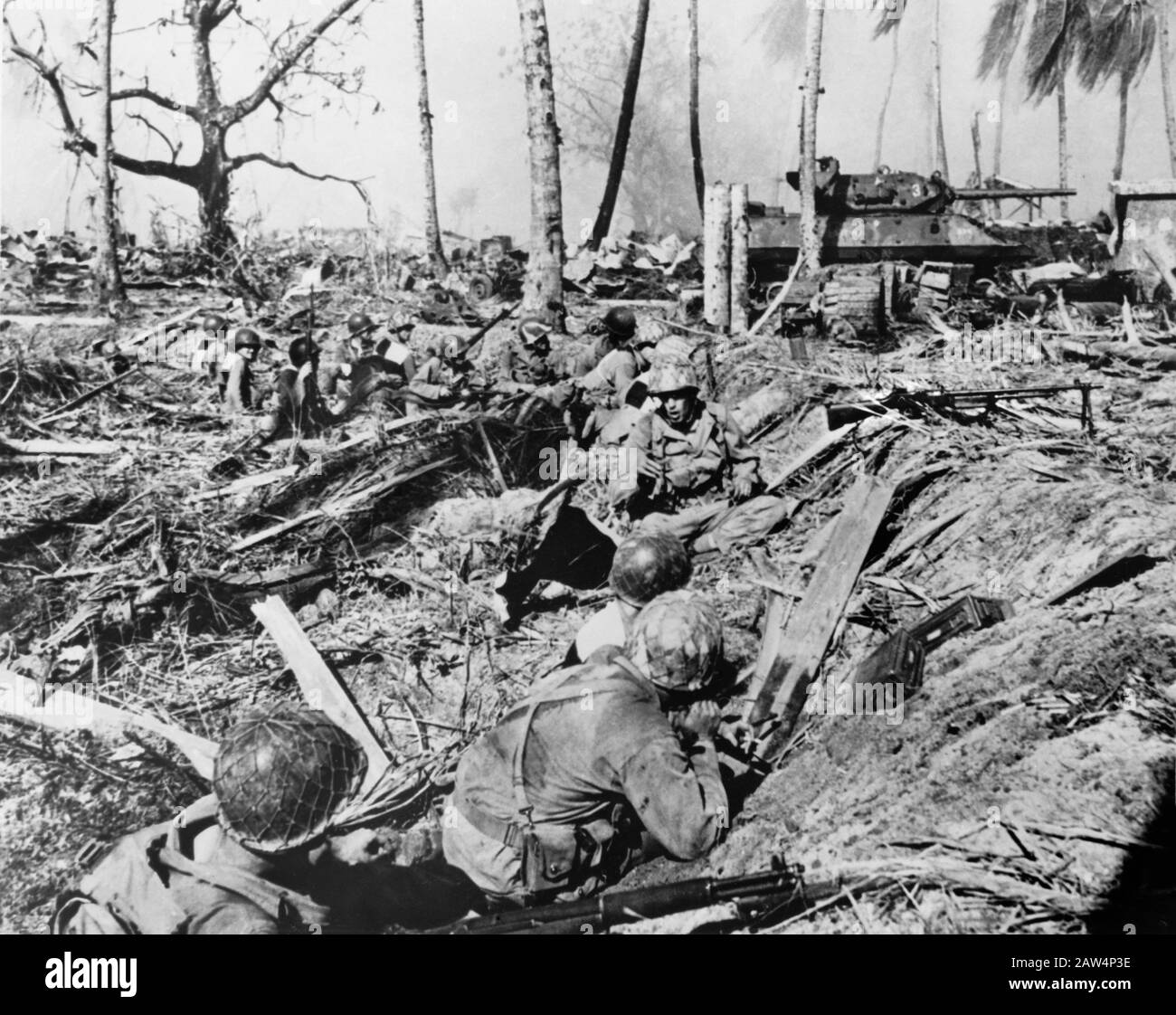7th Armored Division of U.S. Army Halted in its Advance while Tank Blasted Path into Japanese Positions, Kwajalein Island, U.S. Army photo, February 1944 Stock Photo