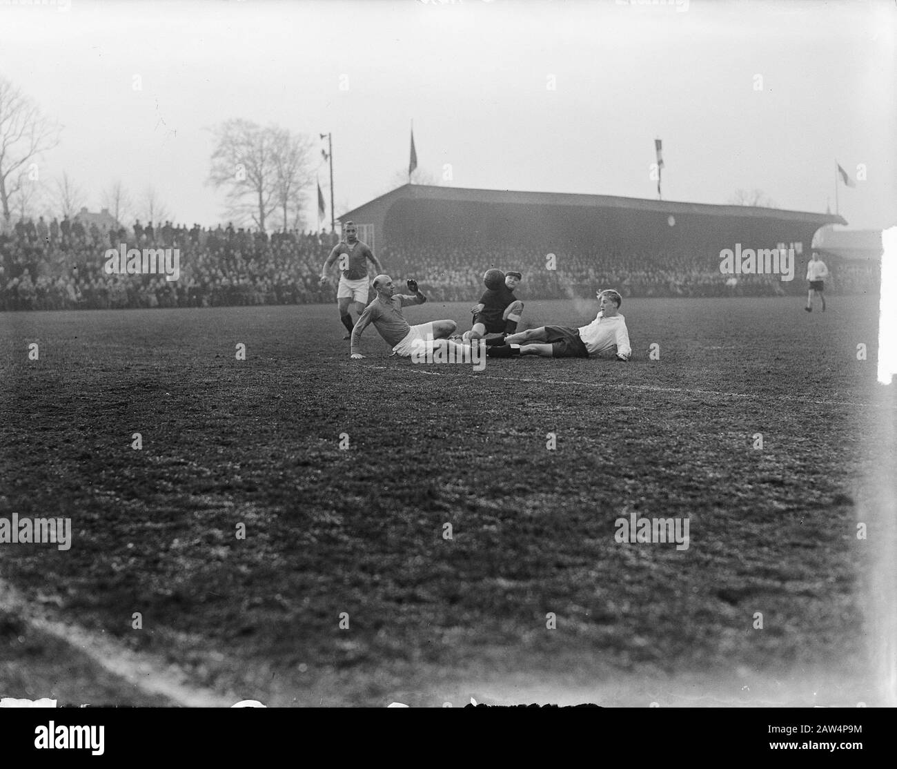 Oudi nter-nationals and HFC. Game Moment Date: January 1, 1950 Location: Haarlem Keywords: sport, football Stock Photo