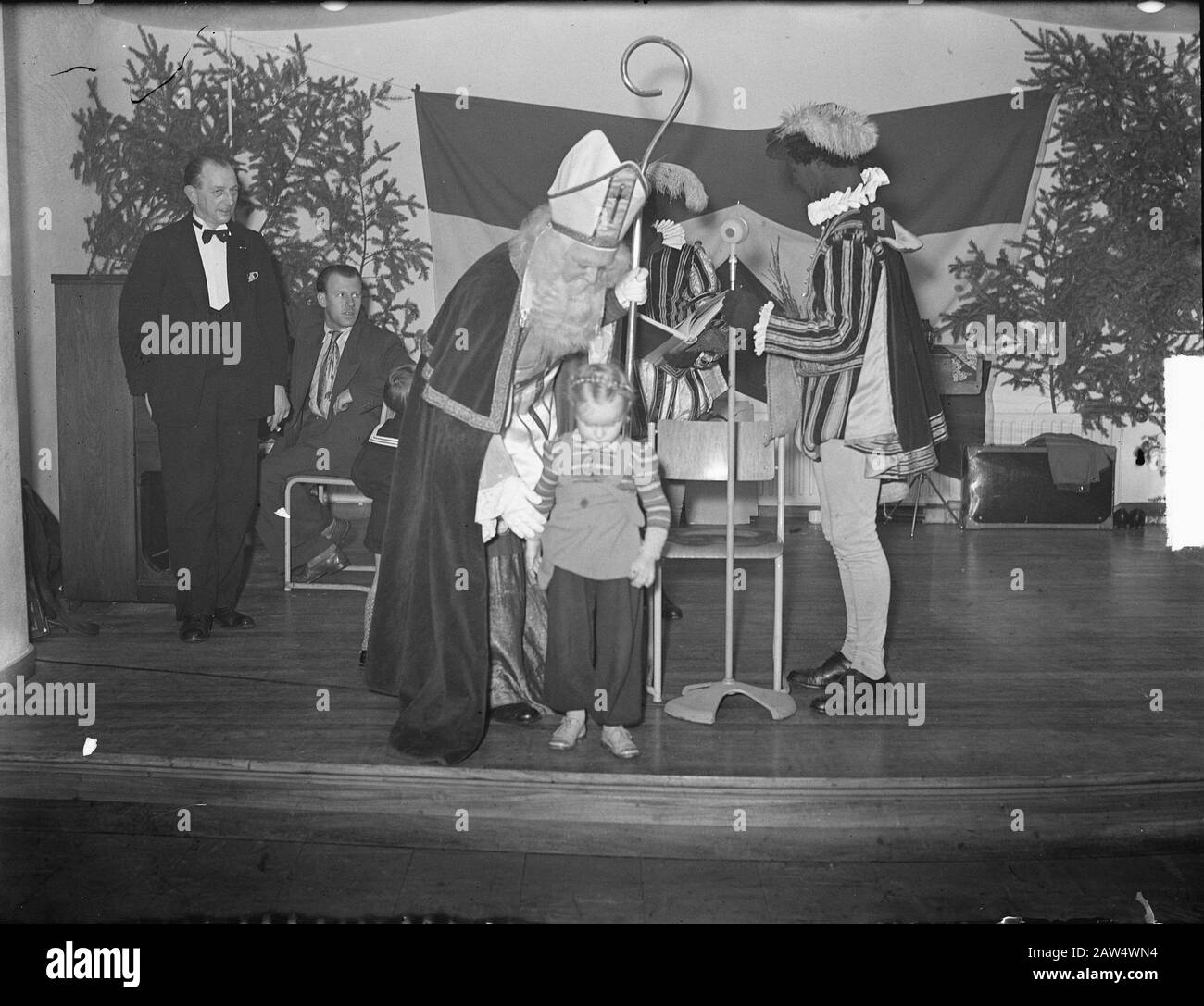 Marine Kattenburg 15 pm St. Nicholas Feast Date: December 6, 1950 Keywords: MARINE FESTIVAL Person Name: Kattenburg, Santa Claus Stock Photo