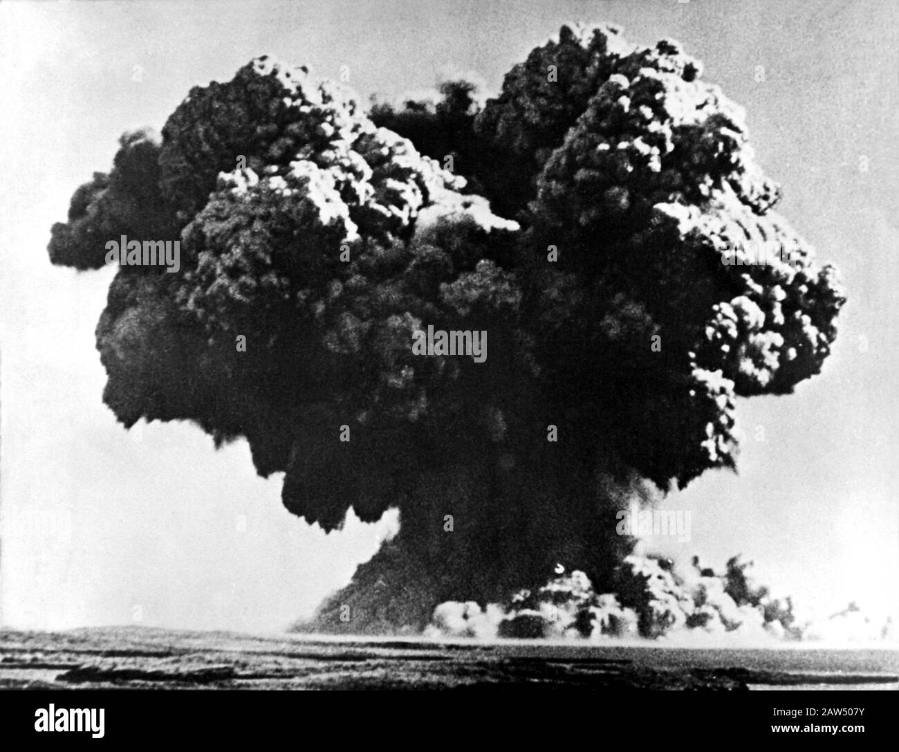 1952 , 3 october , GREAT BRITAIN : The first British experiment of   NUCLEAR TEST named ' Hurricane 'with ATOMIC BOMB  in the Montebello Islands ( Aus Stock Photo