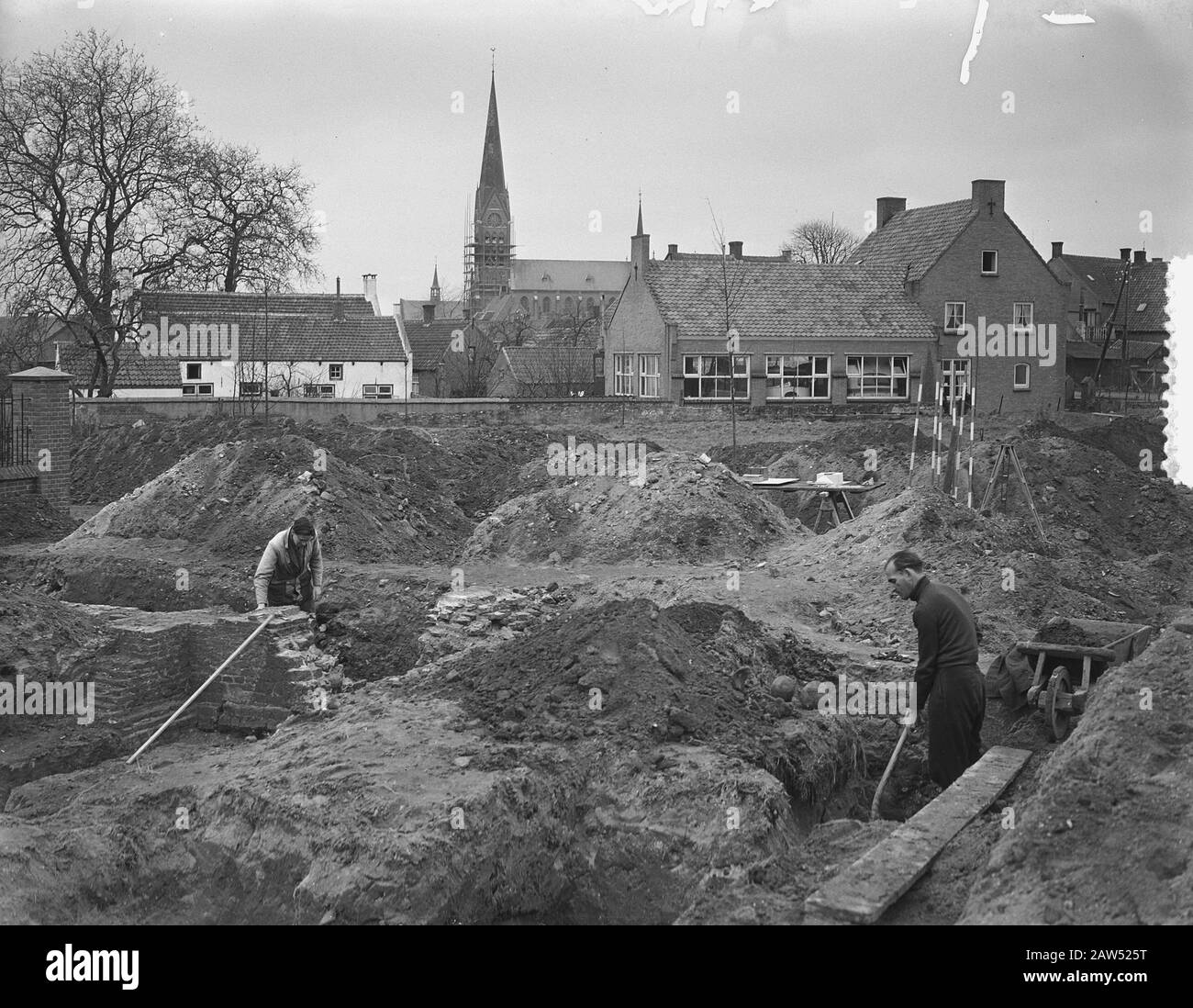 Excavations at Lith. Skulls Date: March 12, 1953 Location: Lithuania Keywords: DEAD HEADS, EXCAVATIONS Stock Photo
