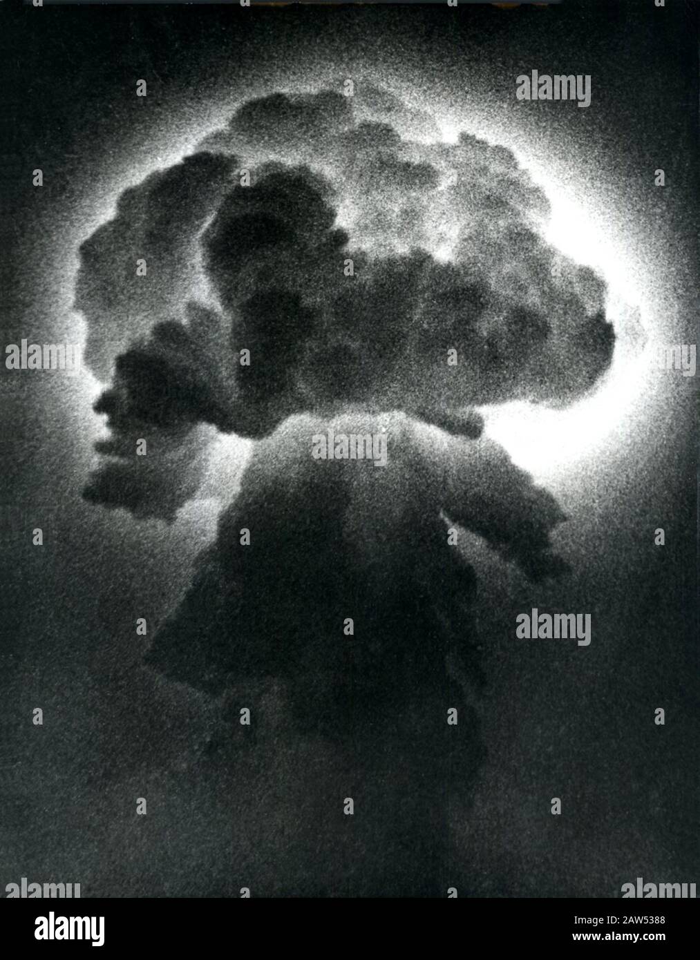 1960 ca or before , possible USA : Possible an United States Army Air  ATOMIC BOMB for undentified NUCLEAR TEST ( possible Bikini or later )- ATTACCO Stock Photo