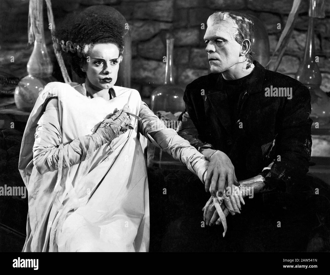 1935 , USA :  The actress ELSA LANCHESTER with Boris Karloff in movie BRIDE OF FRANKENSTEIN ( La moglie di Frankenstein ) by James Whale from a story Stock Photo