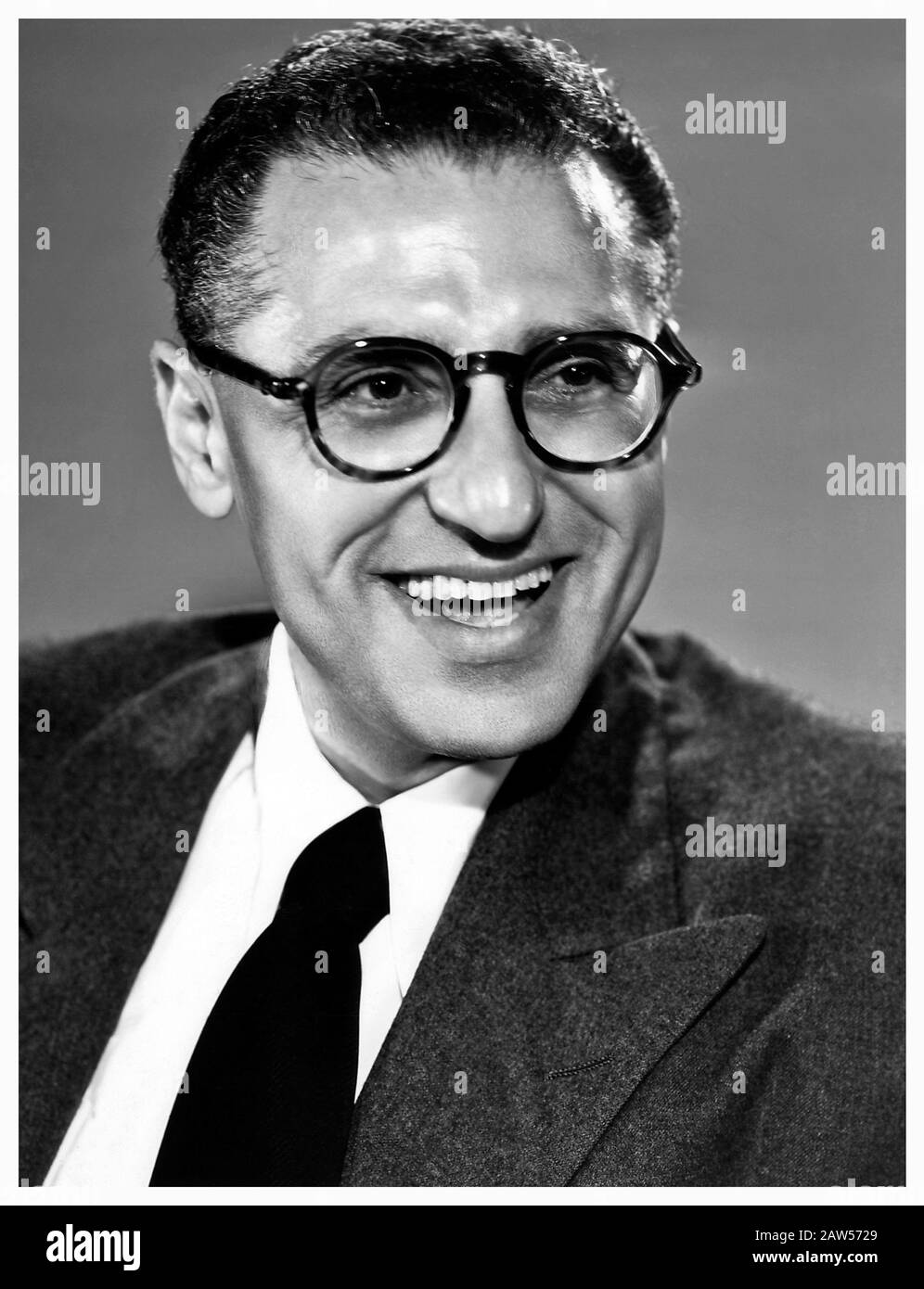 1946 ca , HOLLYWOOD , USA : The movie director GEORGE CUKOR ( 1899 - 1983 ) , pubblicity still .  - FILM - CINEMA - MOVIE  - regista cinematografico - Stock Photo