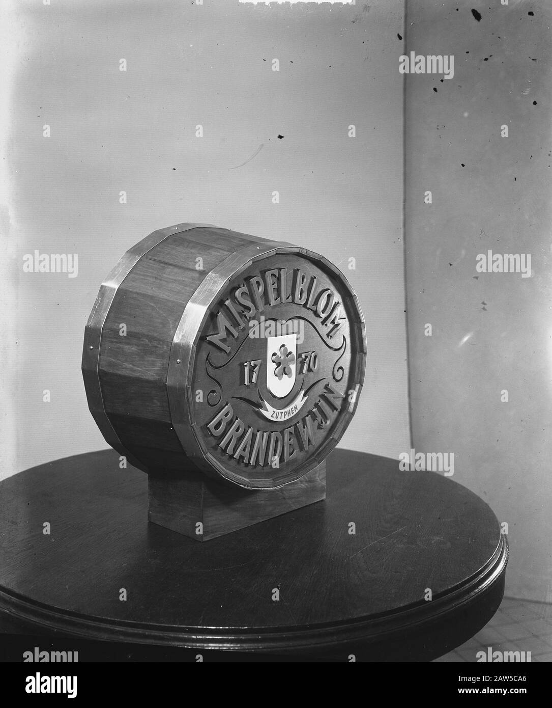 Light Boxes Mispelblom Genever Date November 25, 1948 Keywords