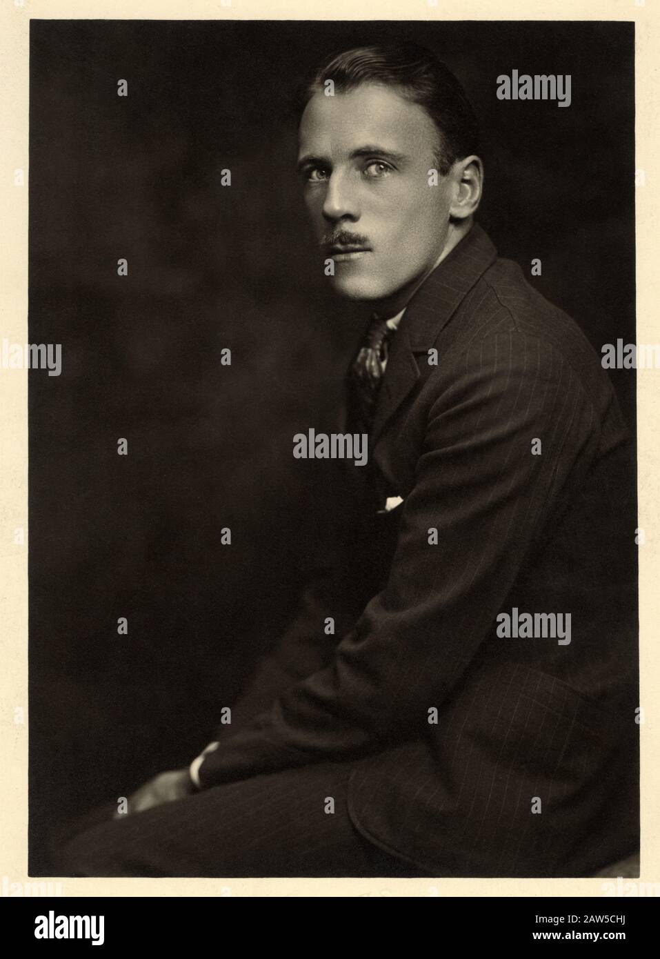 1928 ca, USA The britishborn silent movie and stage actor ROLAND